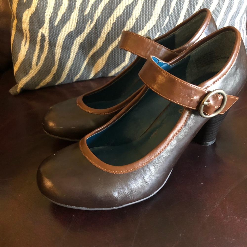 Candies brown baby doll heels 6 1/2 Side buckle